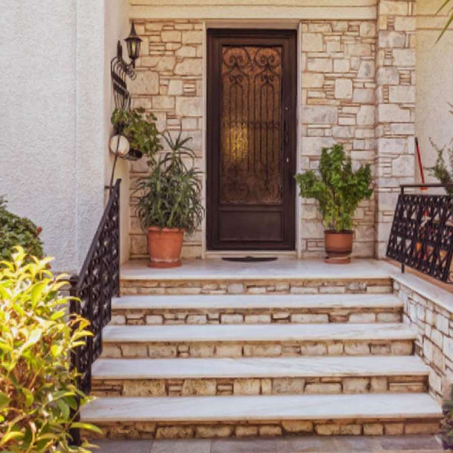 How to Remove Negative Effects of a South-Facing Main Entrance dgtl