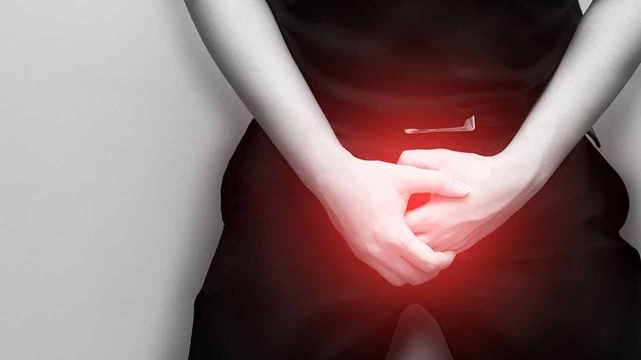 What are the symptoms of penile cancer, and which groups are most affected