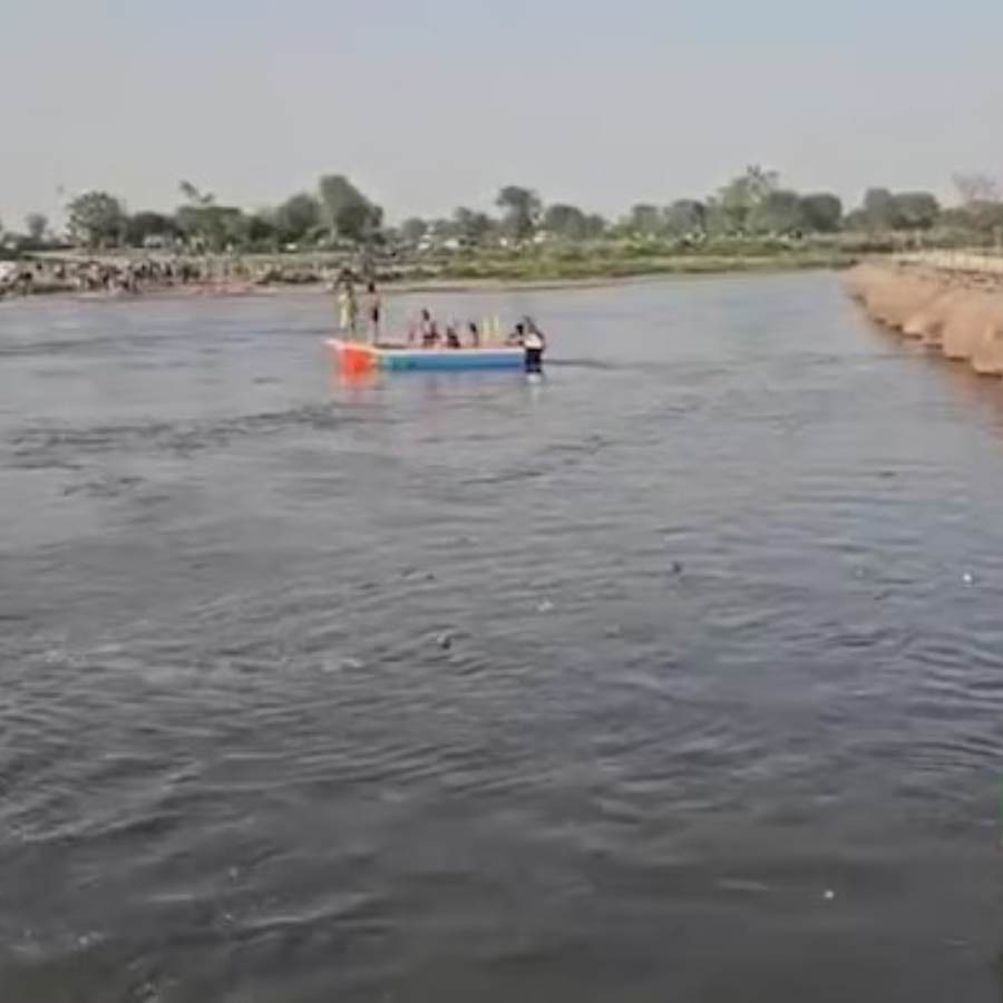 Several deaths in Boat capsizes in Mathura