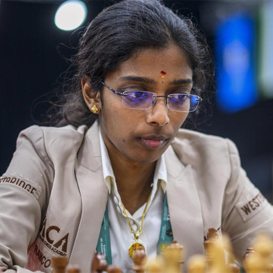 নজরে: ধারাবাহিকতা ধরে রেখেছেন বৈশালী।