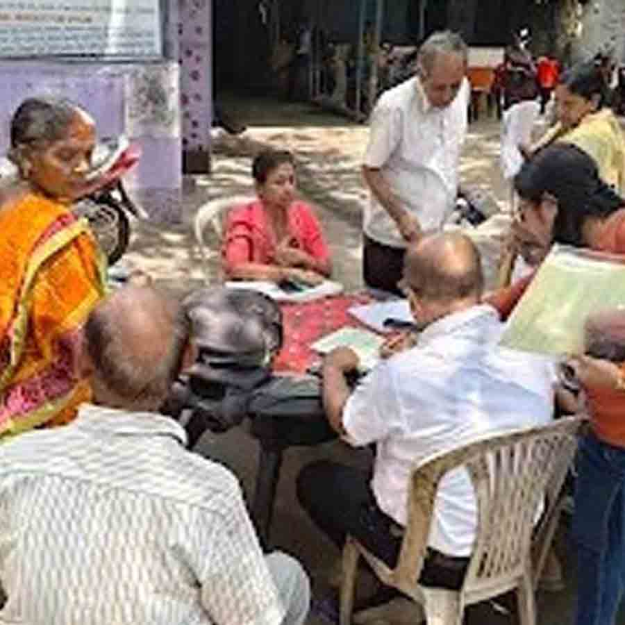 How SIR maths have kept both rival camps guessing