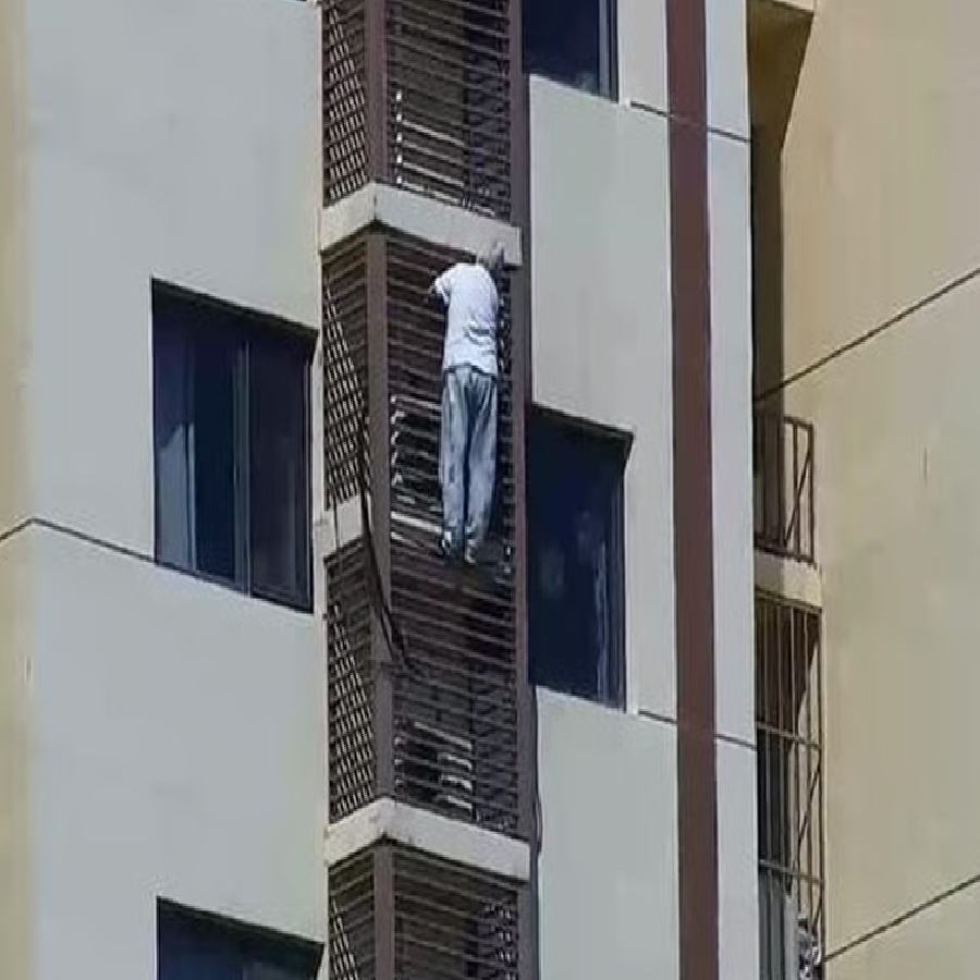 An 89-year-old woman climbed down the outer wall of her residential building in Beijing dgtl