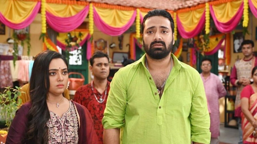 ‘আমাদের দাদামণি’ ধারাবাহিকে অনুষ্কা চক্রবর্তী এবং প্রতীক সেন।