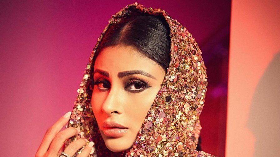 মা হচ্ছেন মৌনী রায়?