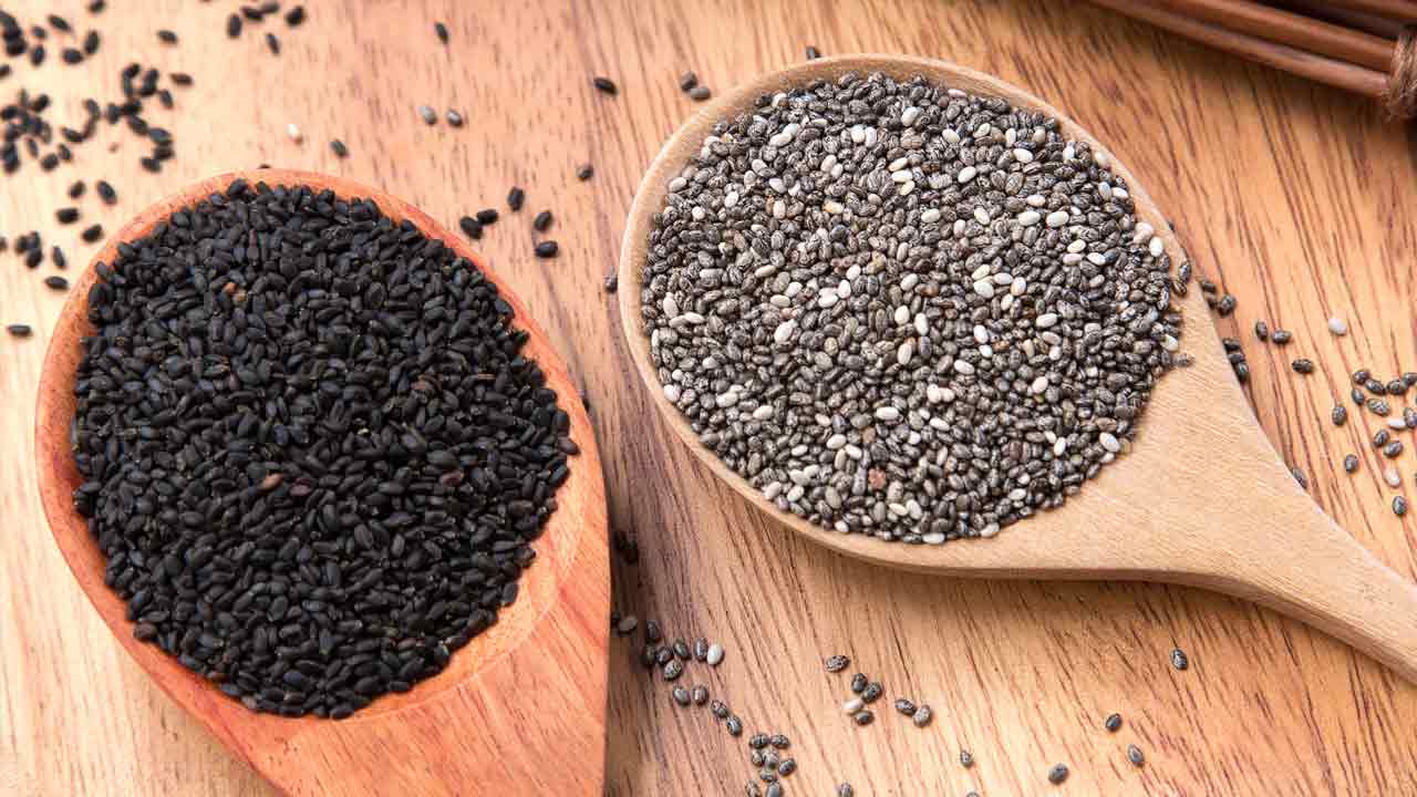 চিয়াবীজ না কি তুলসীর বীজ, কোনটি বেশি স্বাস্থ্যকর?