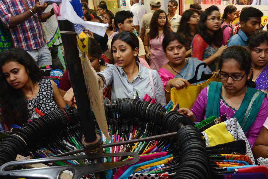 সুতির জামা, টেপ ফ্রক বা নাইটি, পয়লা বৈশাখের উপহার এইগুলিতেই সীমিত ছিল। 