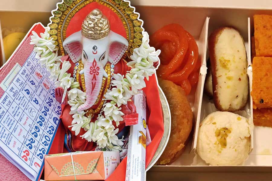 হালখাতার উপহার ঘিরে ছিল আলাদাই উন্মাদনা।