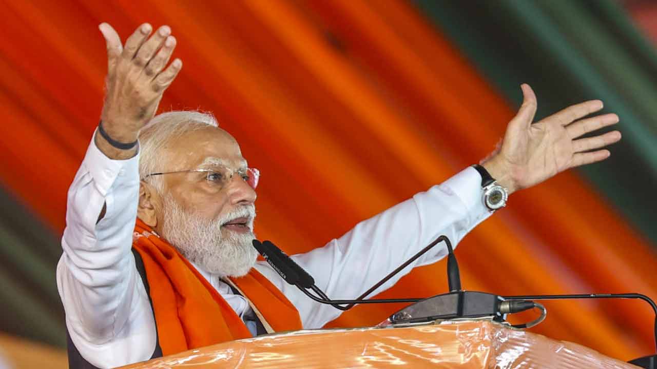 নির্বাচনী জনসভায় প্রধানমন্ত্রী নরেন্দ্র মোদী।