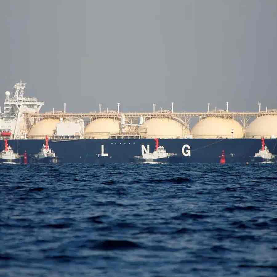 Two US warships cross Strait of Hormuz as talks underway in Islamabad