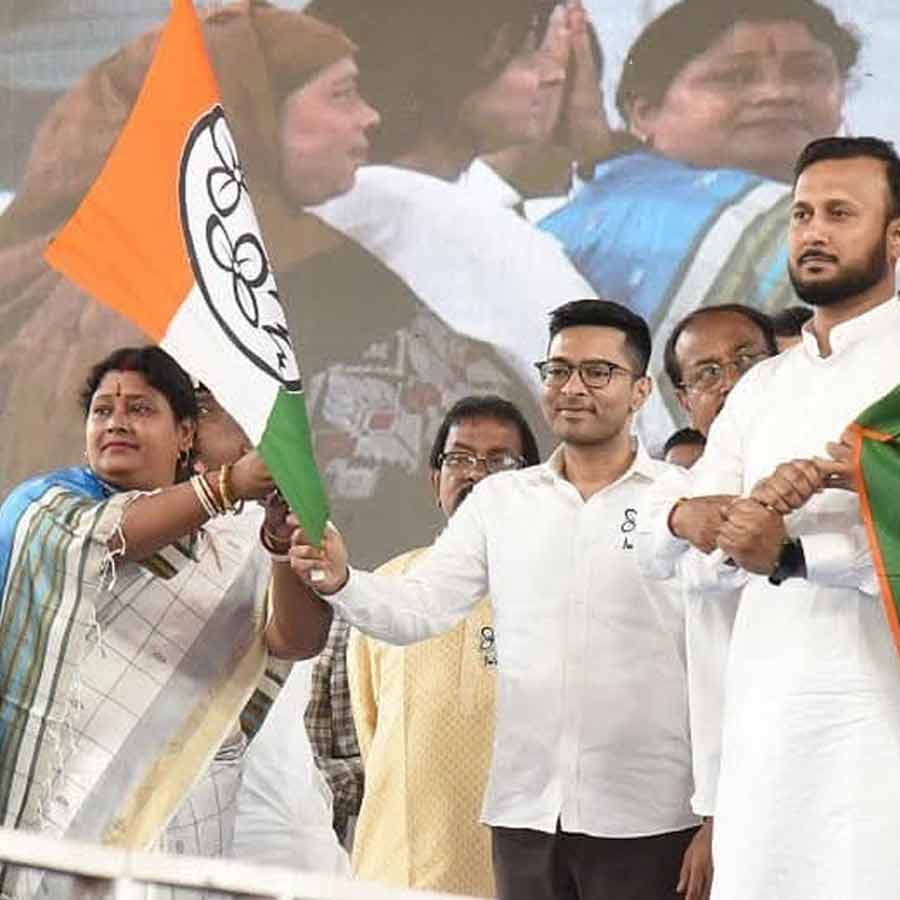 Humayun Kabir’s Party man joins TMC in the presence of Abhishek Banerjee dgtld