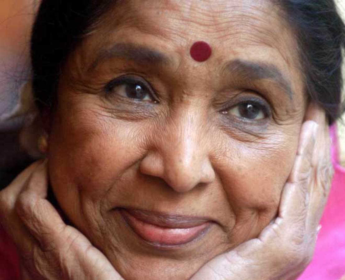 Asha bhosle adimitted to hospital sufferes cardiac arrest dgtl