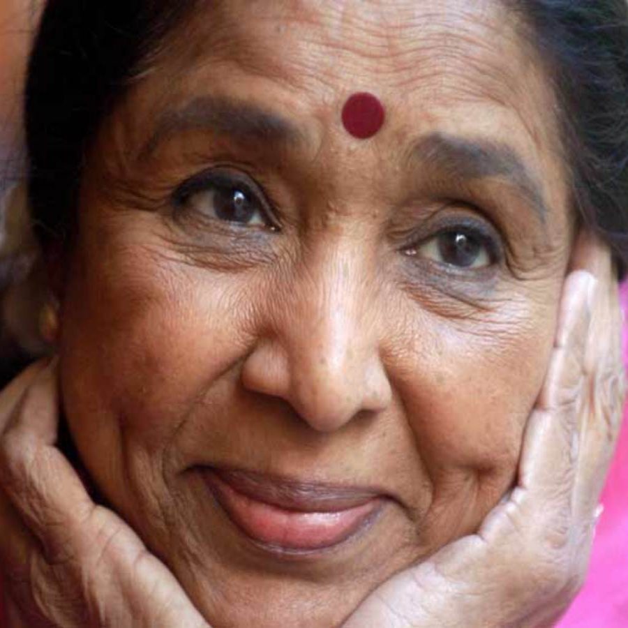 Asha bhosle adimitted to hospital sufferes cardiac arrest dgtl