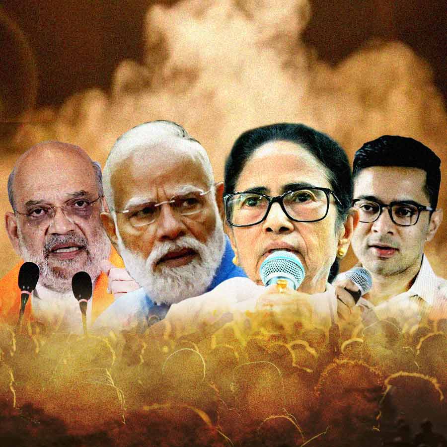 (বাঁ দিক থেকে) অমিত শাহ, নরেন্দ্র মোদী, মমতা বন্দ্যোপাধ্যায় এবং অভিষেক বন্দ্যোপাধ্যায়।