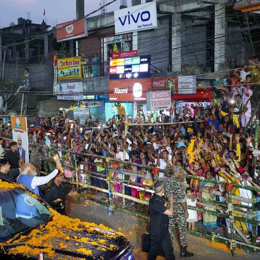 শিলিগুড়িতে রোড -শো'য় প্রধানমন্ত্রী নরেন্দ্র মোদী।
