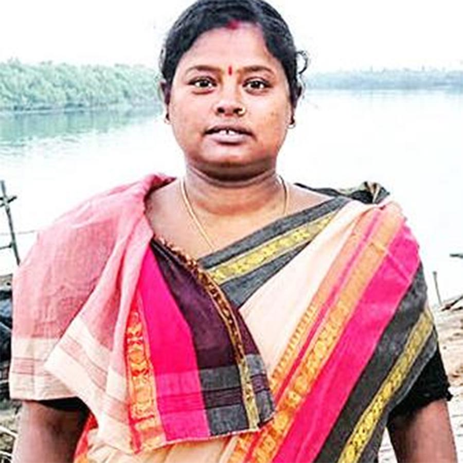 A woman passenger saved one of her co-passengers in train who fell sick