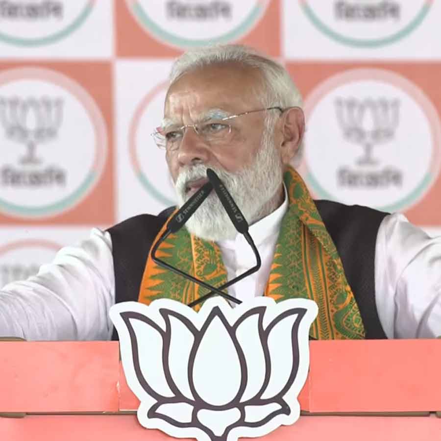 পশ্চিমবঙ্গে বিধানসভা ভোটের প্রচারে প্রধানমন্ত্রী নরেন্দ্র মোদী। রবিবার শিলিগুড়িতে।