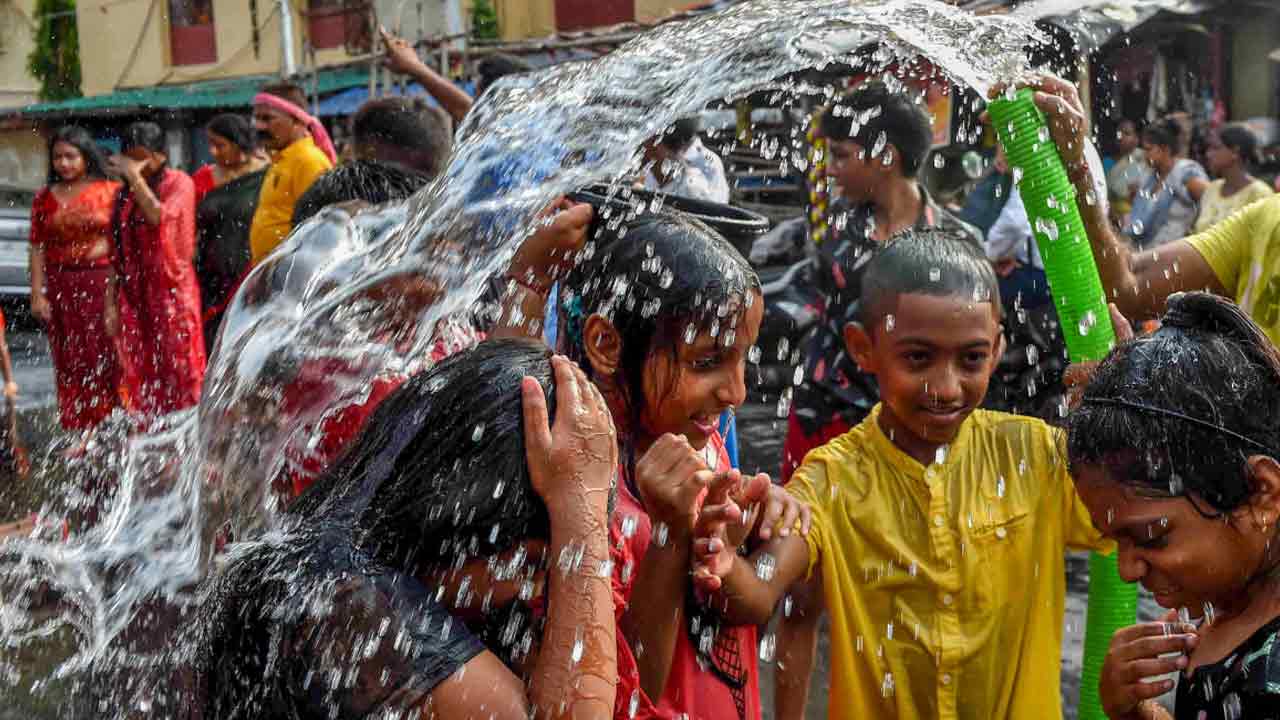কলকাতা-সহ গোটা রাজ্য়ে সোমবার থেকে বাড়বে তাপমাত্রা।