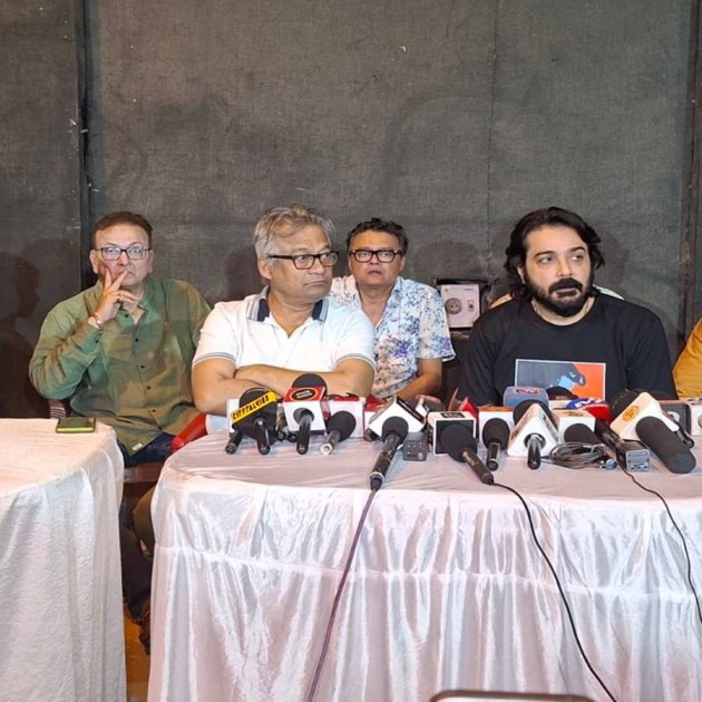 আলোচনায় আর্টিস্ট ফোরাম।