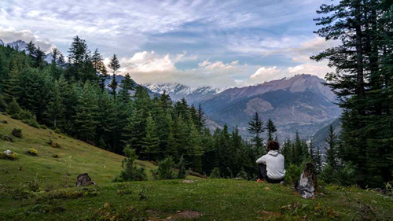 পুরনো মানালিতে রয়েছে নির্জনতা। থাকা যায় প্রকৃতির বেশি কাছে।