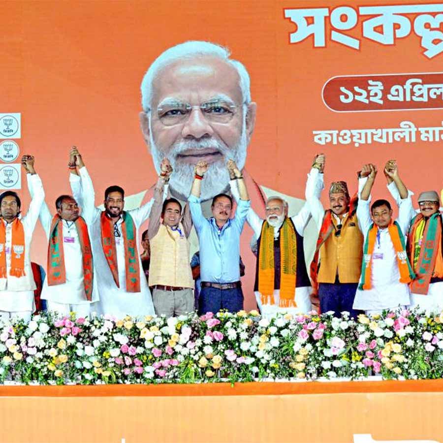 শিলিগুড়ির কাওয়াখালি ময়দানে মোদীর জনসভা।