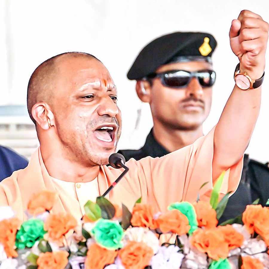 পাত্রসায়েরের গরুরহাটের সভায় উত্তর প্রদেশের মুখ্যমন্ত্রী যোগী আদিত্যনাথ।