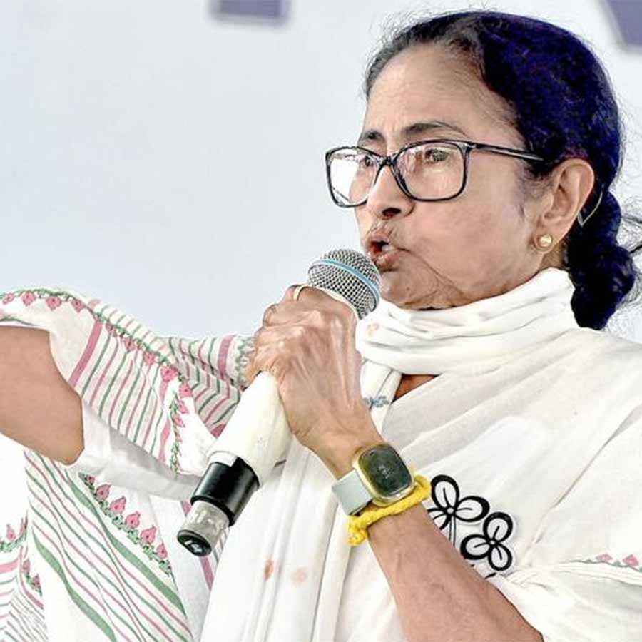 ওন্দার ফুটবল ময়দানের সভায় রাজ্যের মুখ্যমন্ত্রী মমতা বন্দ্যোপাধ্যায়।