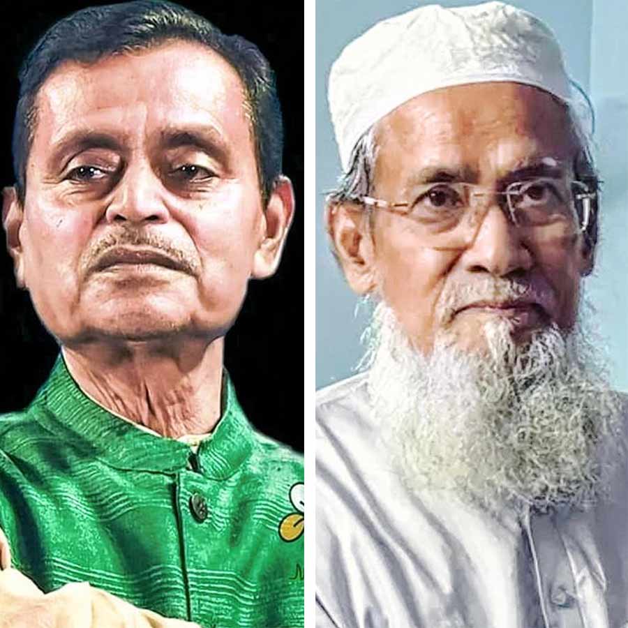(বাঁ দিকে) স্বপন দেবনাথ এবং সিদ্দিকুল্লা চৌধুরী (ডান দিকে)।