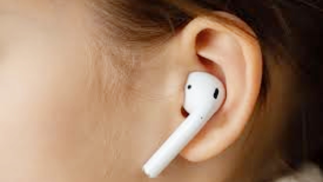 ছবি: ইয়ারবাড ‘ফেটে’ আহত ডাক্তারি পড়ুয়া।