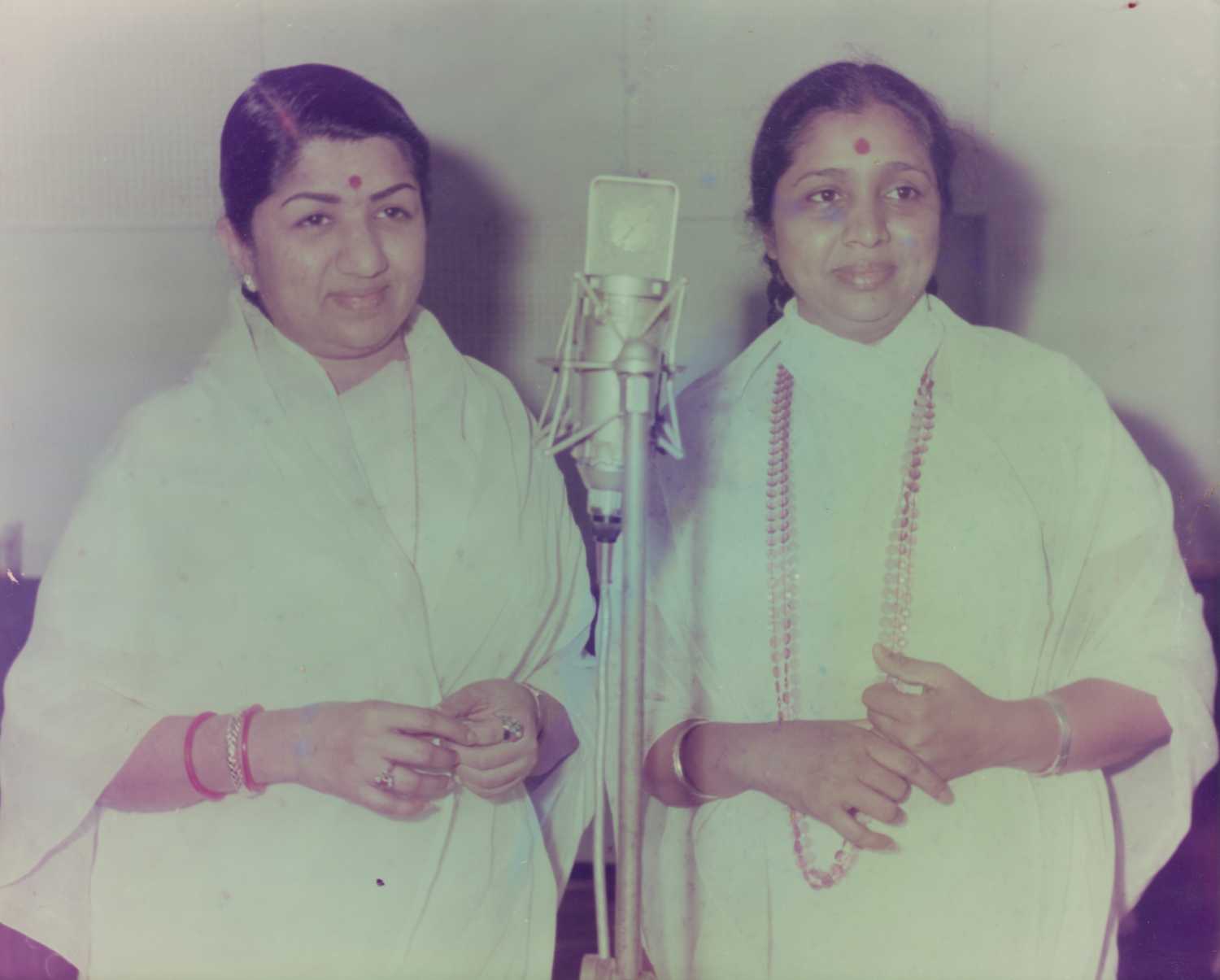 Asha Bhosle and Lata Mangeshkar