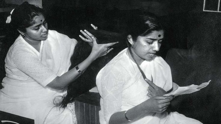 Asha Bhosle and Lata Mangeshkar