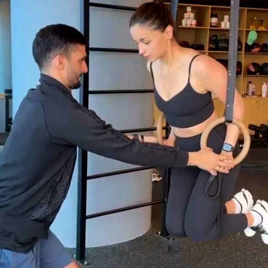 মোবাইলের পর্দা থেকে ১০ মিনিট চোখ সরালেই, শরীরচর্চা সম্ভব। পন্থা বললেন তারকাদের ফিটনেস প্রশিক্ষক।