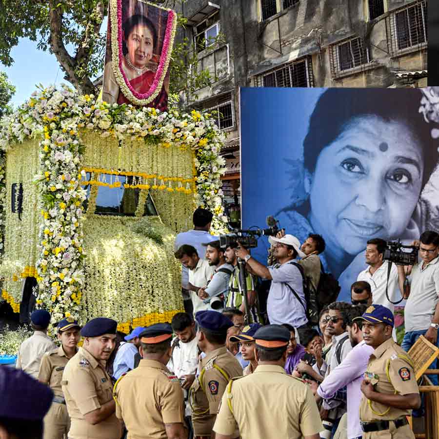 আশার শেষযাত্রায় ১০০০ পুলিশকর্মী!