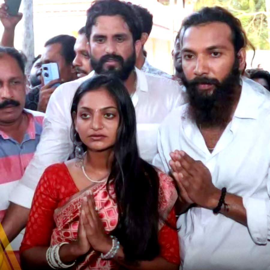 Mahakumbh Girl Monalisa's Husband Farman Khan said she ran away after she disappeared dgt