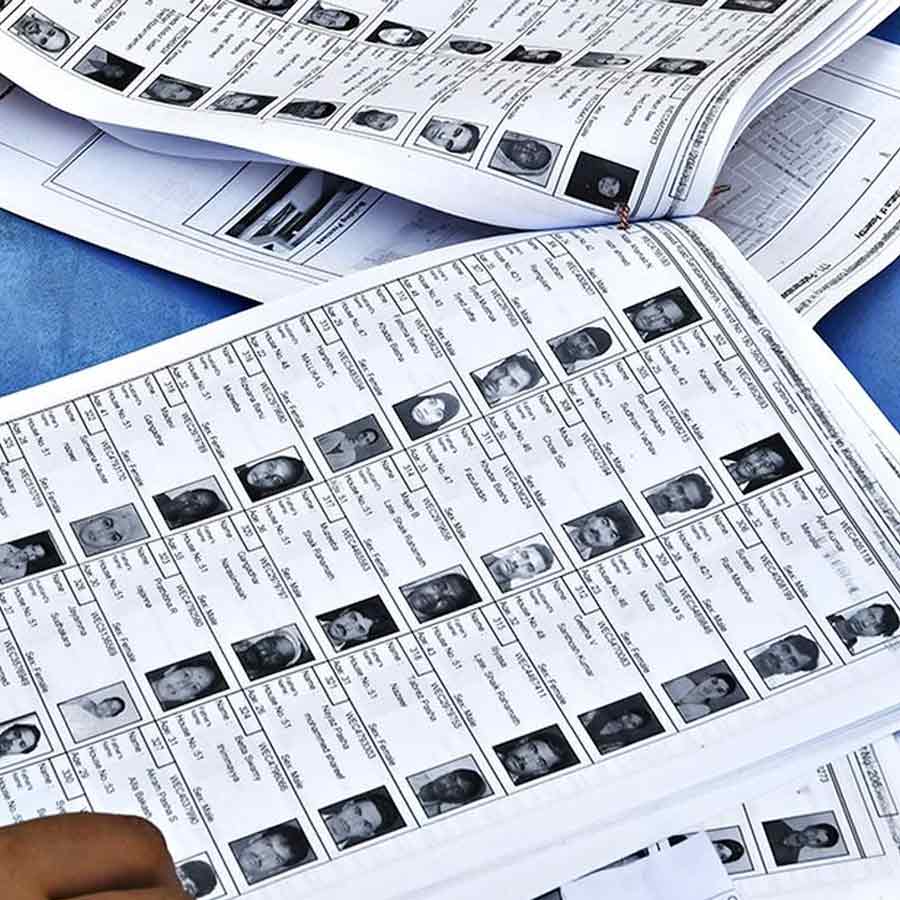 Six residents from Arambagh whose names were omitted from the voter list of  SIR petition the President for euthanasia