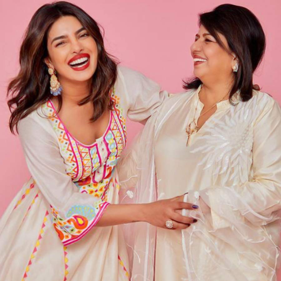 কী ভাবে ত্বকচর্চা করেন মা ও মেয়ে?