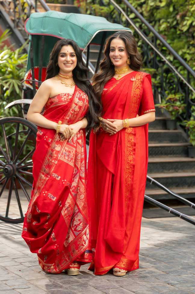 পাতানো দুই বোনের মধ্যে একটাই মিল। এ দিন তাঁরা বাঙালি খাবার দিয়েই পেটপুজো করবেন। বাঙালিদের নতুন বছর বলে কথা! সাজিয়ে গুছিয়ে ভাজা, ডাল, ভাত, মাছ, মাংস, চাটনি, মিষ্টি, সবই থাকবে তাঁদের পাতে। ফলে বাঙালির আড্ডা এবং খানাপিনা— বৈশাখের প্রথম দিনটি সাবেক কায়দায়ই উদ্‌যাপন করবেন নতুন দুই বোন। সঙ্গে চলবে নিজেদের নতুন ছবির তোড়জোড়ও।