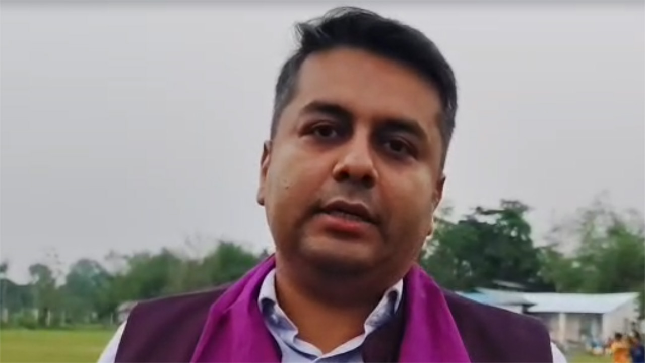 অপূর্ব কুমার সিংহ।