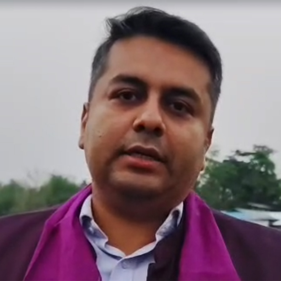 অপূর্ব কুমার সিংহ।