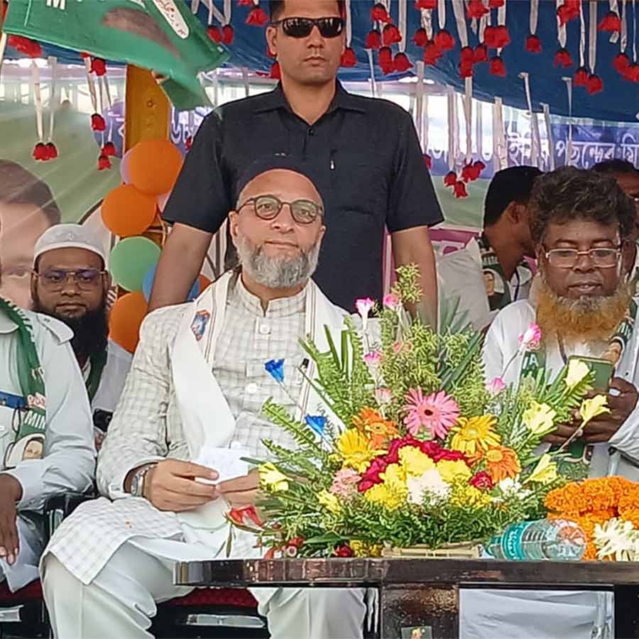 Asaduddin Owaisi attacks TMC, BJP simultaneously during election campaign in West Bengal dgtld