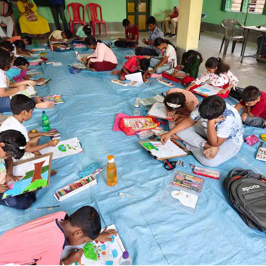 ‘বসে আঁকো’ প্রতিযোগিতা।