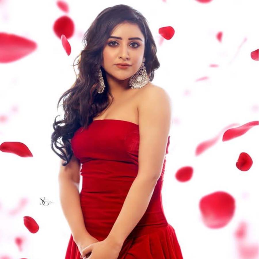 নতুন রূপে, নতুন চরিত্রে প্রিয়া মণ্ডল।