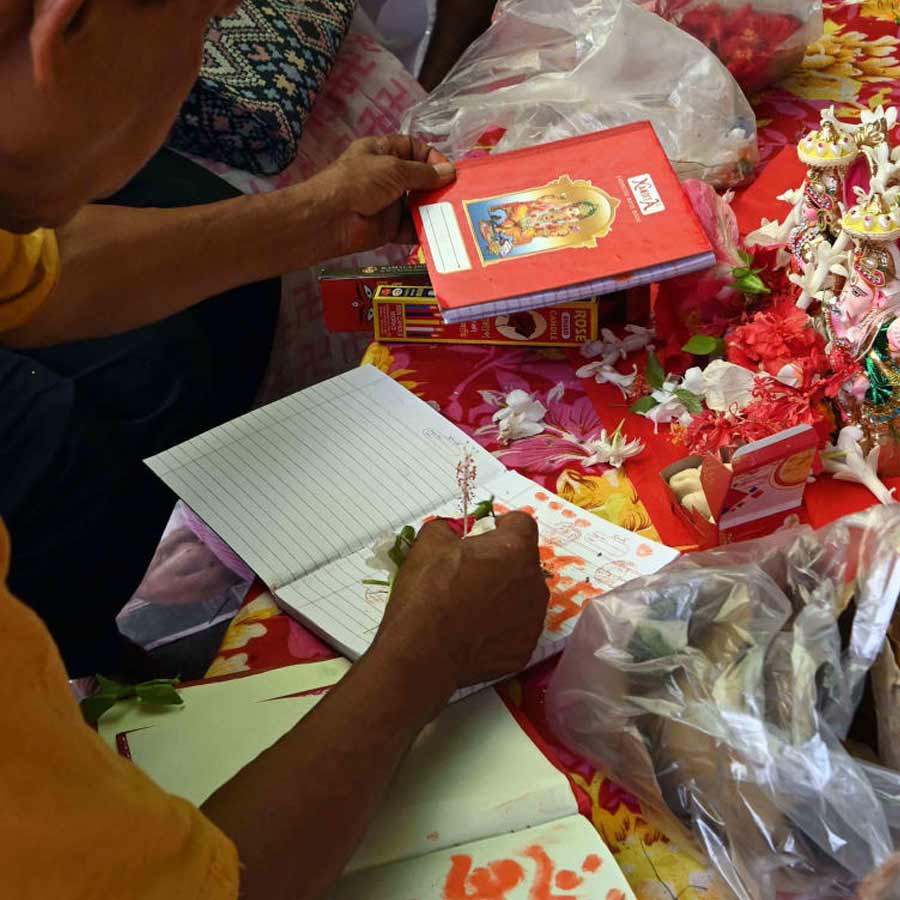 হালখাতার রেওয়াজ ফিরে হচ্ছে ধীরে ধীরে।