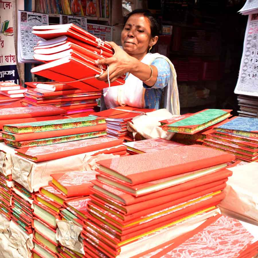 একটা সময়ে থরে থরে হালখাতার অর্ডার যেত, এখন কিছুটা হলেও কমেছে।