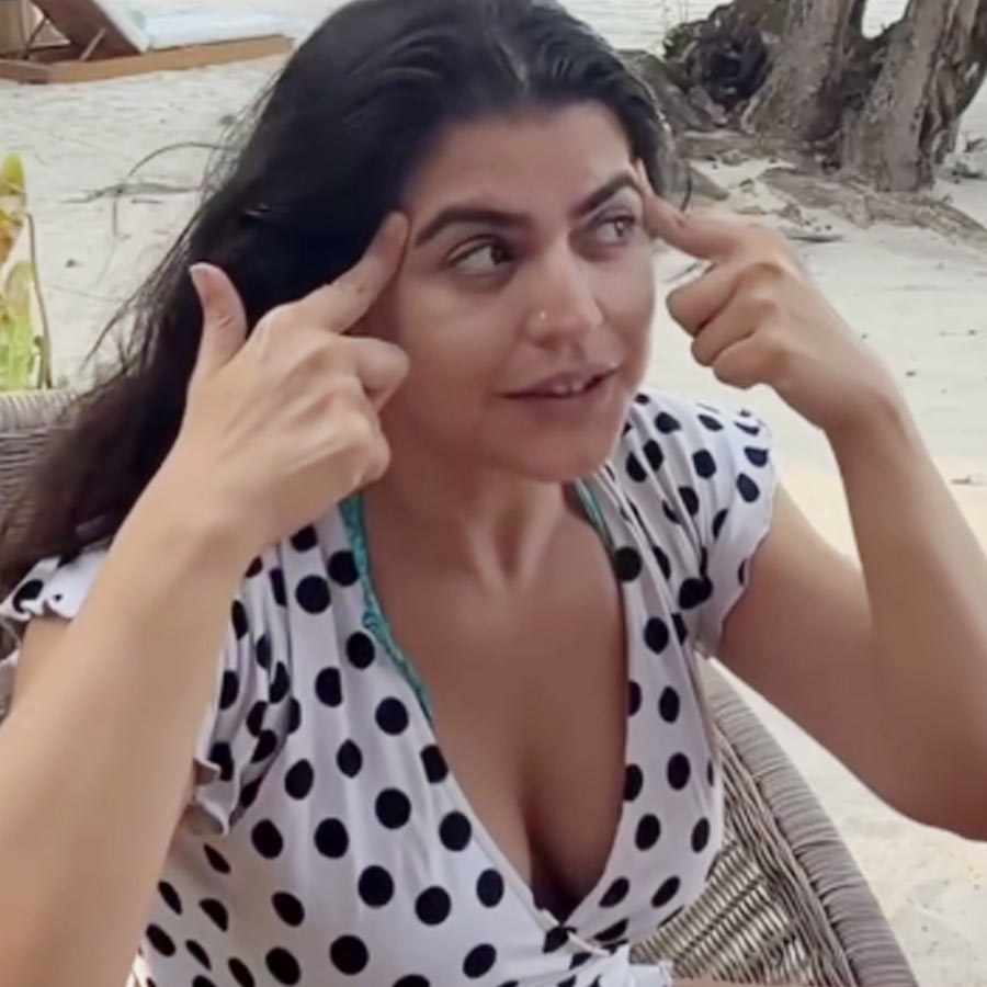 মুখের মাসাজ শেখালেন শেহনাজ়।