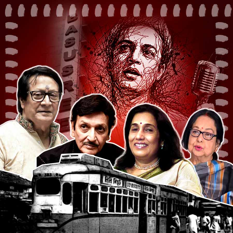 সত্তরের দশকের তারকাদের বর্ষবরণ।