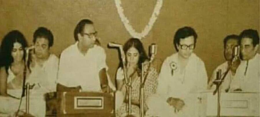 অনুষ্ঠানে সুপ্রিয়া দেবী, তরুণকুমার, দ্বিজেন মুখোপাধ্যয়, বাসবী নন্দী, উত্তমকুমার, শ্যামল মিত্র।