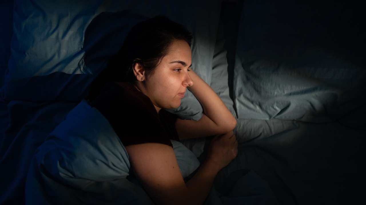 দিন দিন কেন বাড়ছে ঘুমের সমস্যা?