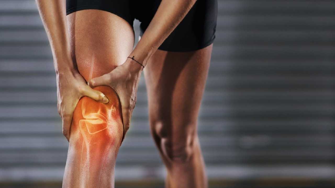 অজান্তেই বাড়ছে হাঁটুর ব্যথা।