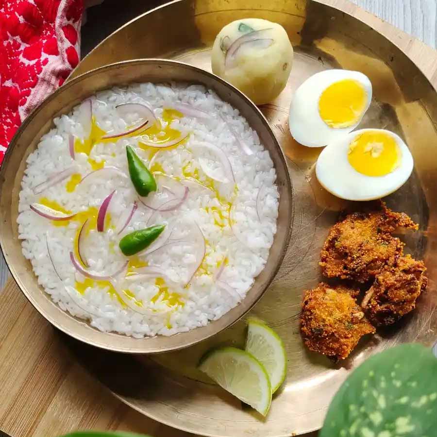 মাস্টারশেফ অস্ট্রেলিয়ার মঞ্চে কিশোয়ার চৌধরিকে আলুর ভর্তার সঙ্গে পান্তা ভাত তৈরি করতে দেখে অবাক হয়েছিল বাঙালিও।