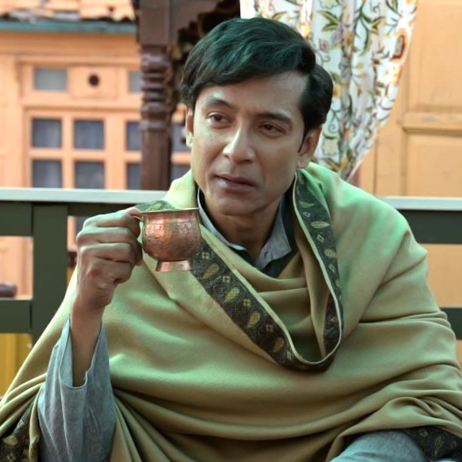 ফেলু মিত্তির কিন্তু নববর্ষে চমক দিতেই চাইছে।